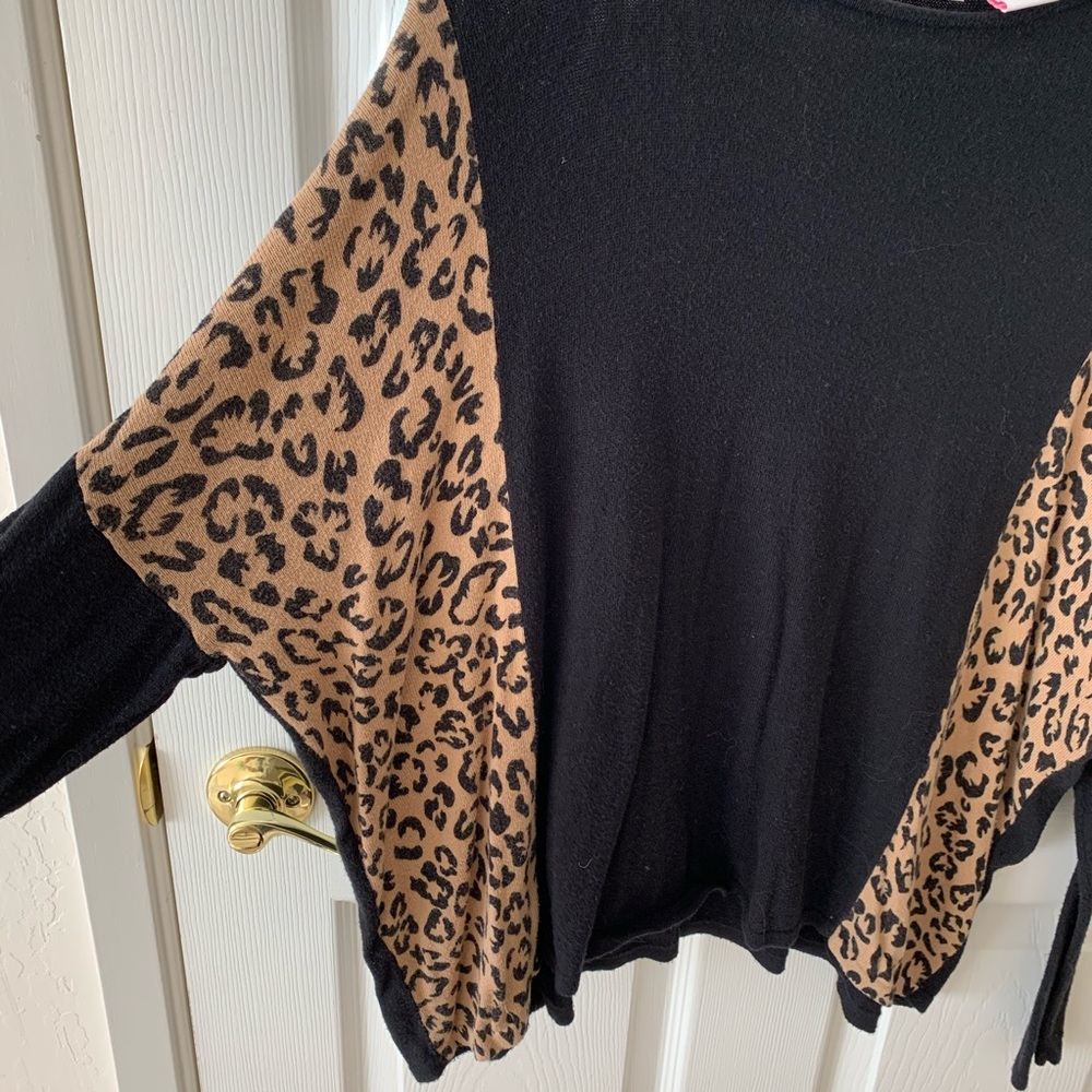 ❣️❗️FINAL PRICE➖DONATING SOON. ALLOY leopard panel sweater - Picture 3 of 7